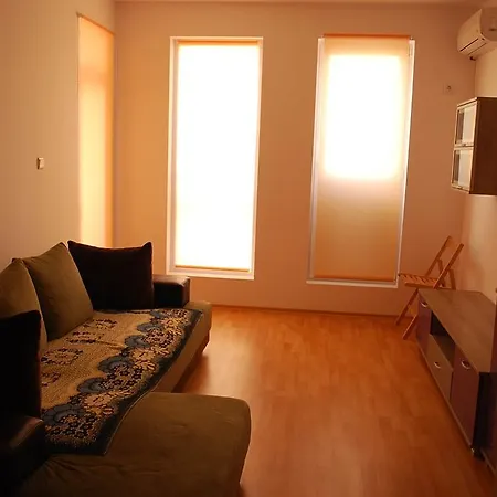 Sunny Day 6 Apartment
